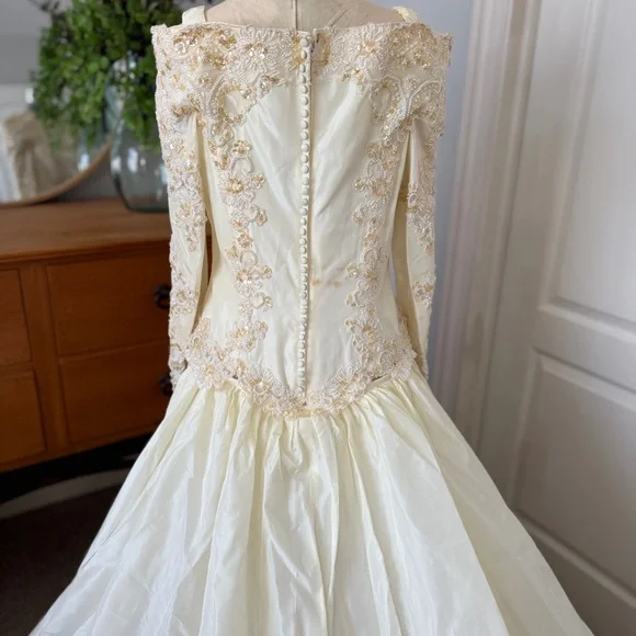 Vintage 1980s Demetrios Ivory Beaded Lace Wedding Gown w/ Detachable Train